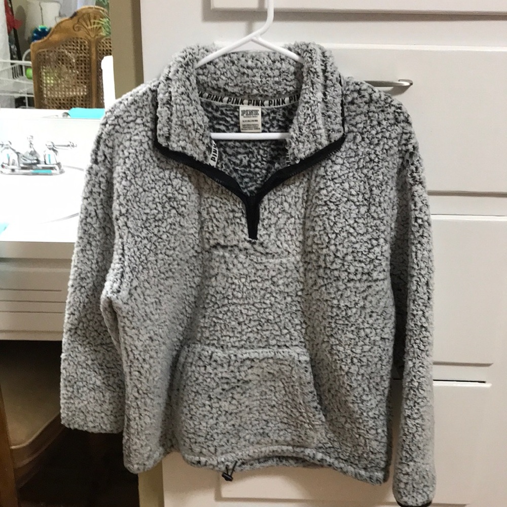 Very Warm Black/White VS PINK 1/4 zip Sherpa sweatshirt! Size: S